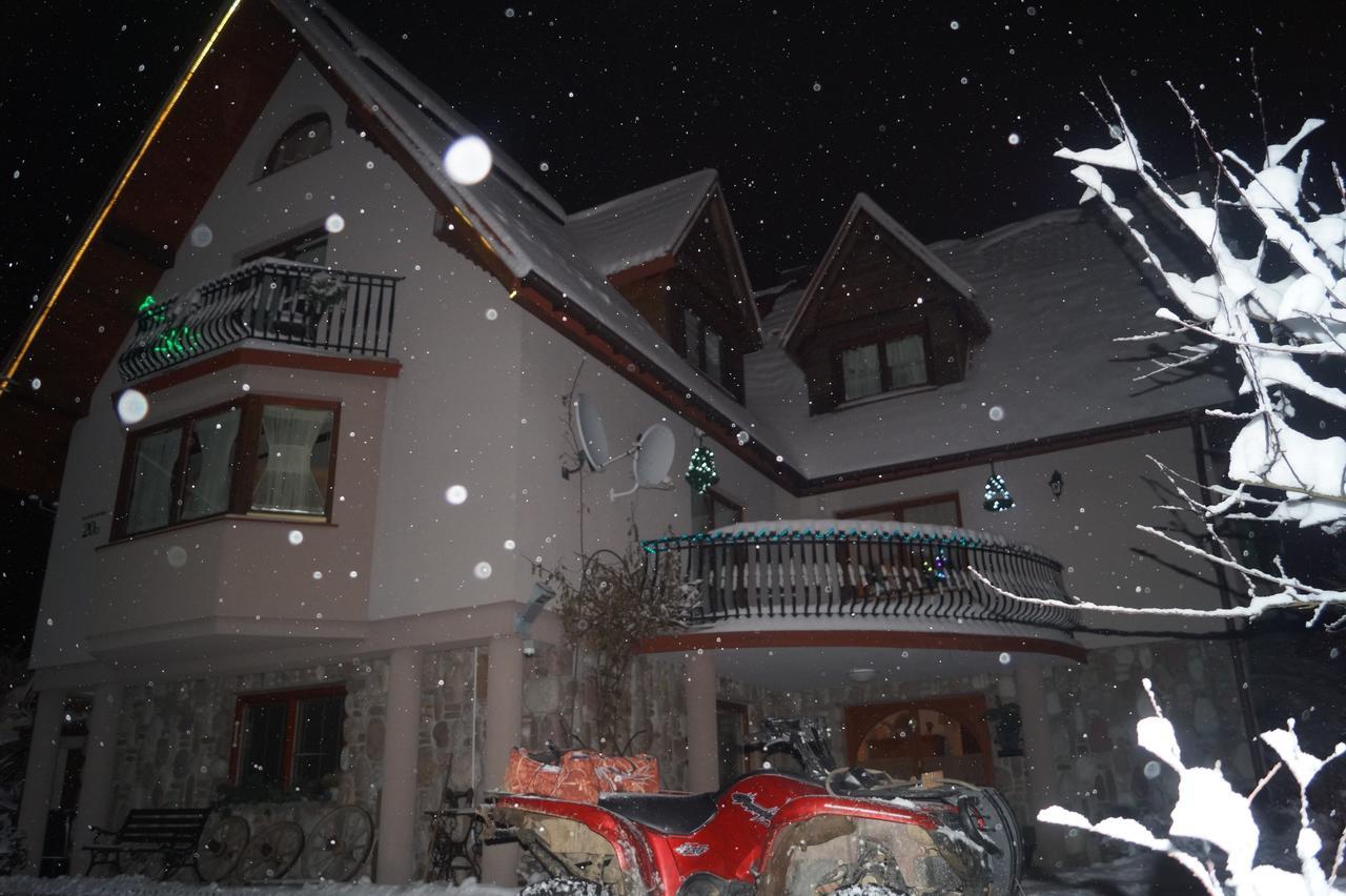 Apartamenty I Pokoje Rodzinne Czarna Gora Exterior photo